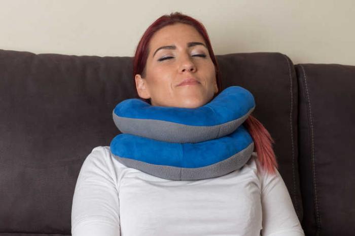 CLEVER TRAVEL PILLOW BY BEPRO HOME