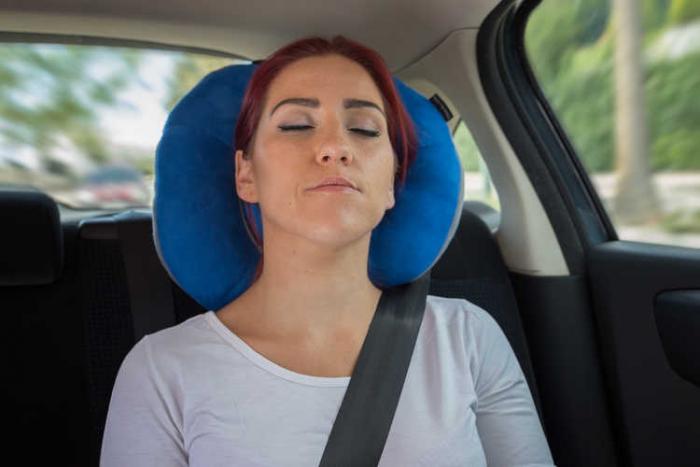 CLEVER TRAVEL PILLOW BY BEPRO HOME